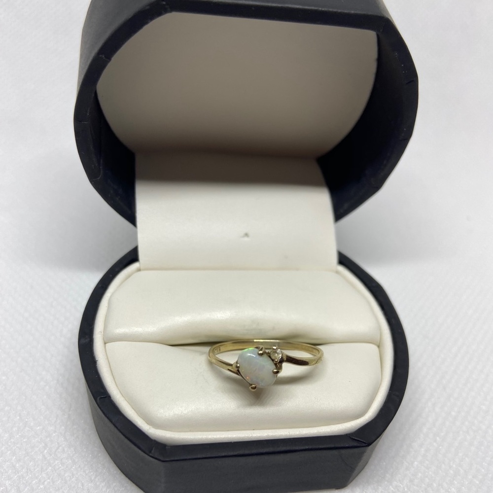 Solid 10kt Yellow Gold Gemstone Ring - image 5